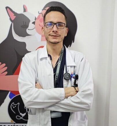 Dr. Julian castañeda (1) Dr. Julian castañeda (1)